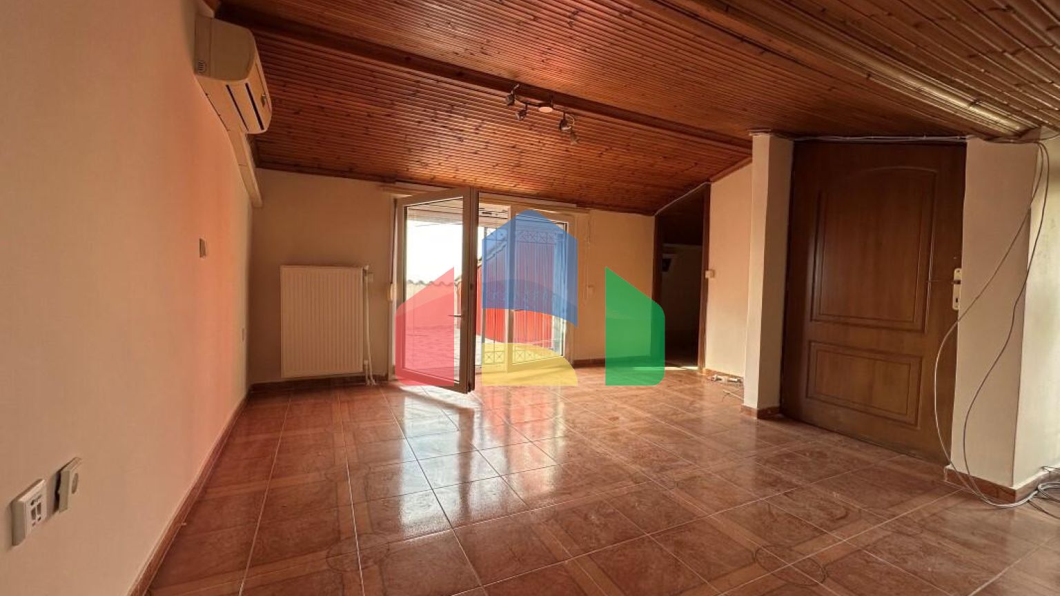 Продаж - Таунхаус 240 m² в передмісті Салонік