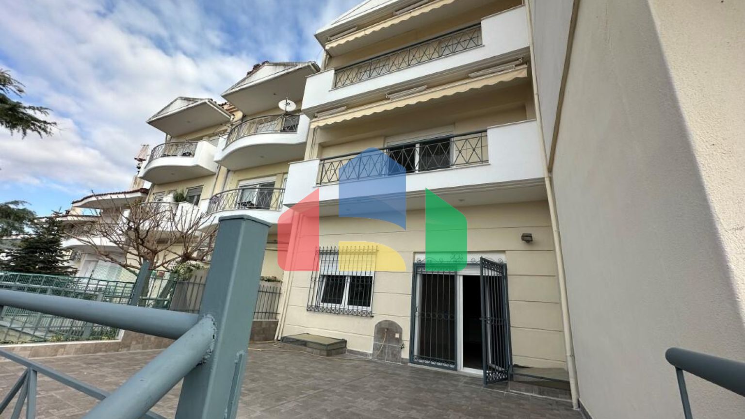 Продаж - Таунхаус 240 m² в передмісті Салонік