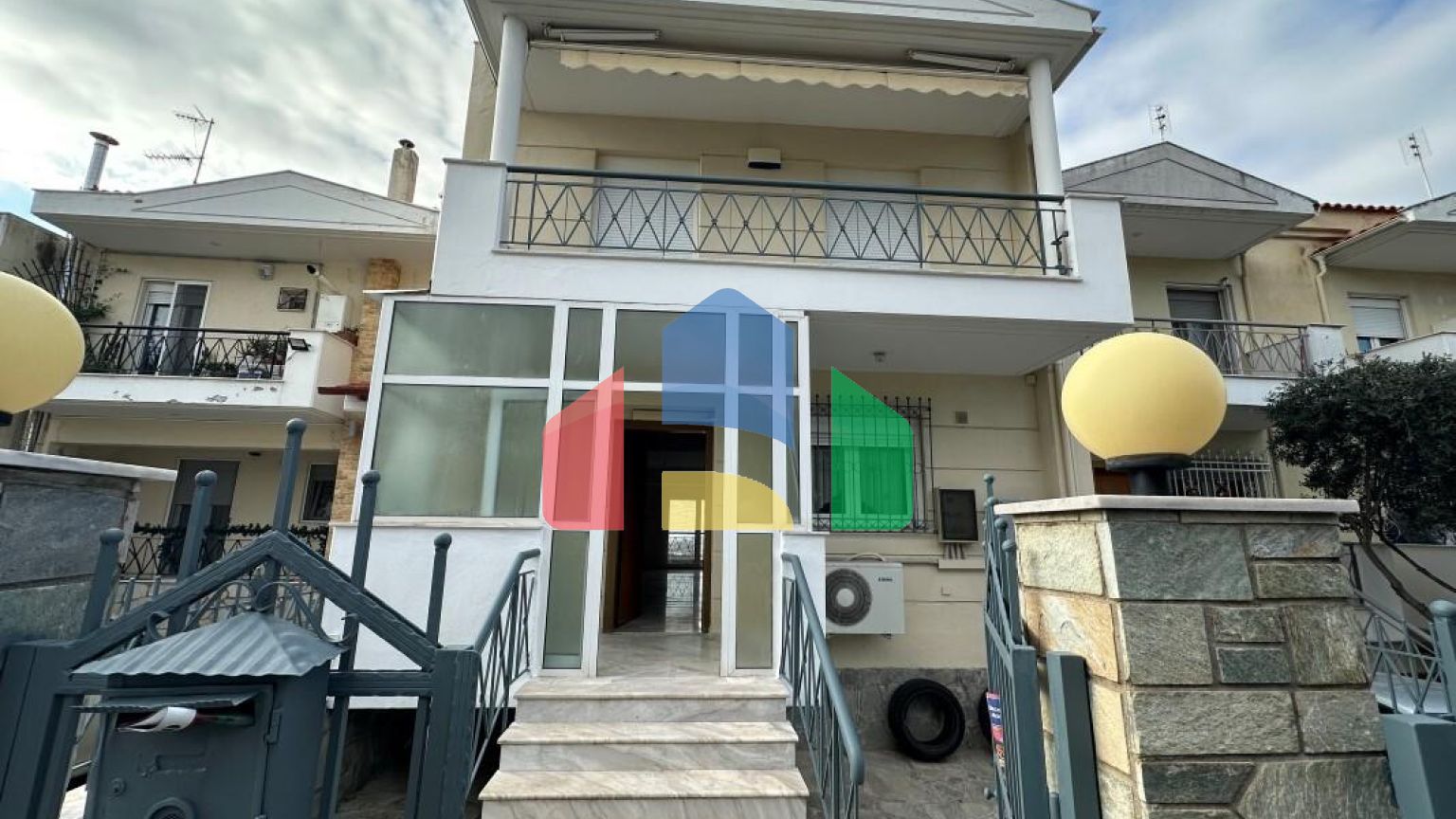 Продаж - Таунхаус 240 m² в передмісті Салонік