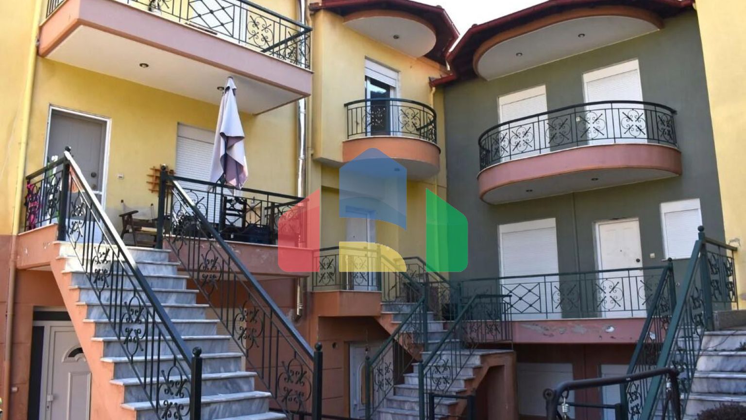 Продаж - Таунхаус 115 m² в передмісті Салонік