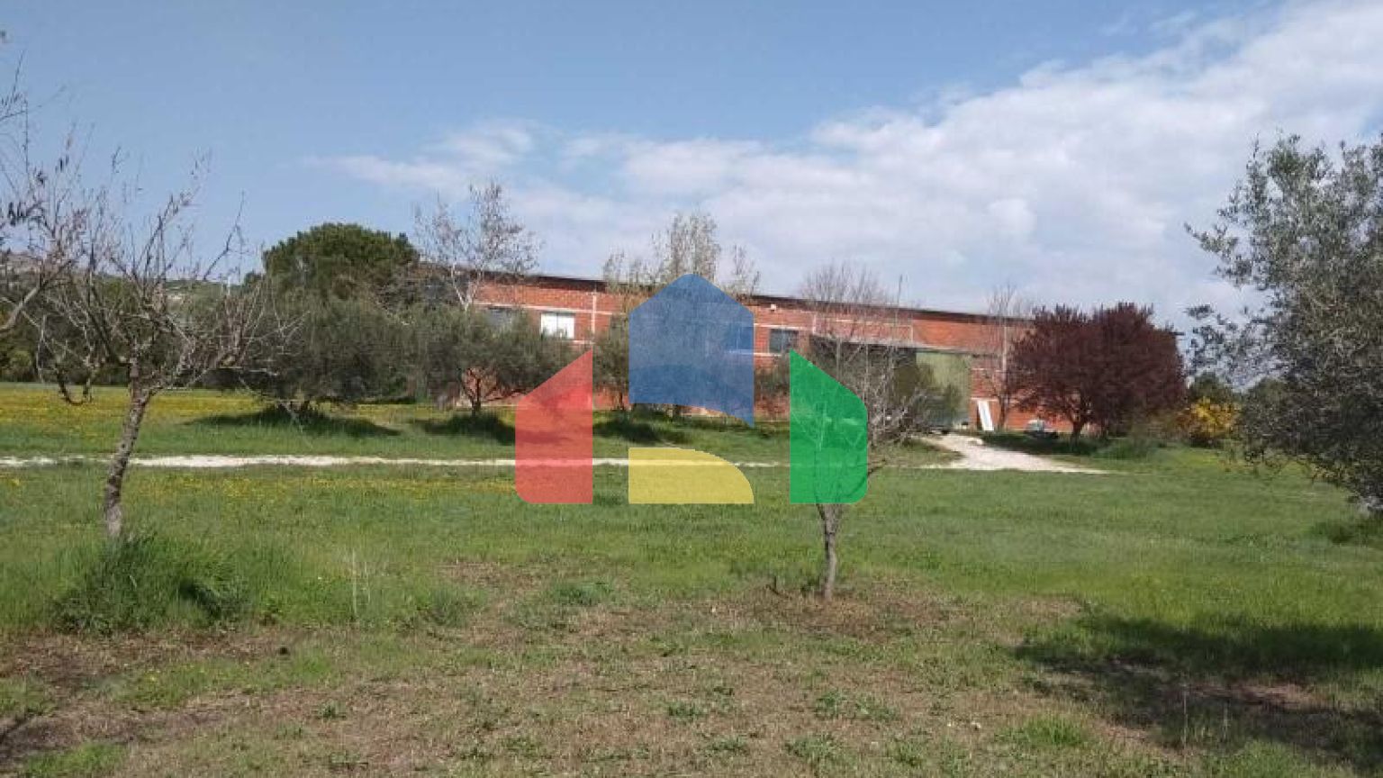 Продаж - Комерційна нерухомість 800 m² в передмісті Салонік