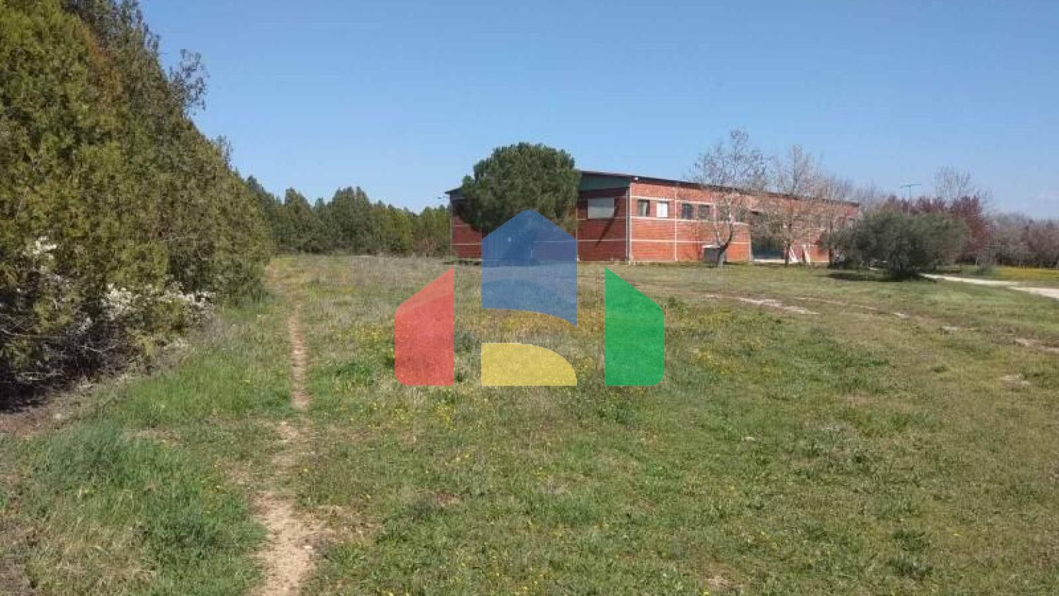 Продаж - Комерційна нерухомість 800 m² в передмісті Салонік