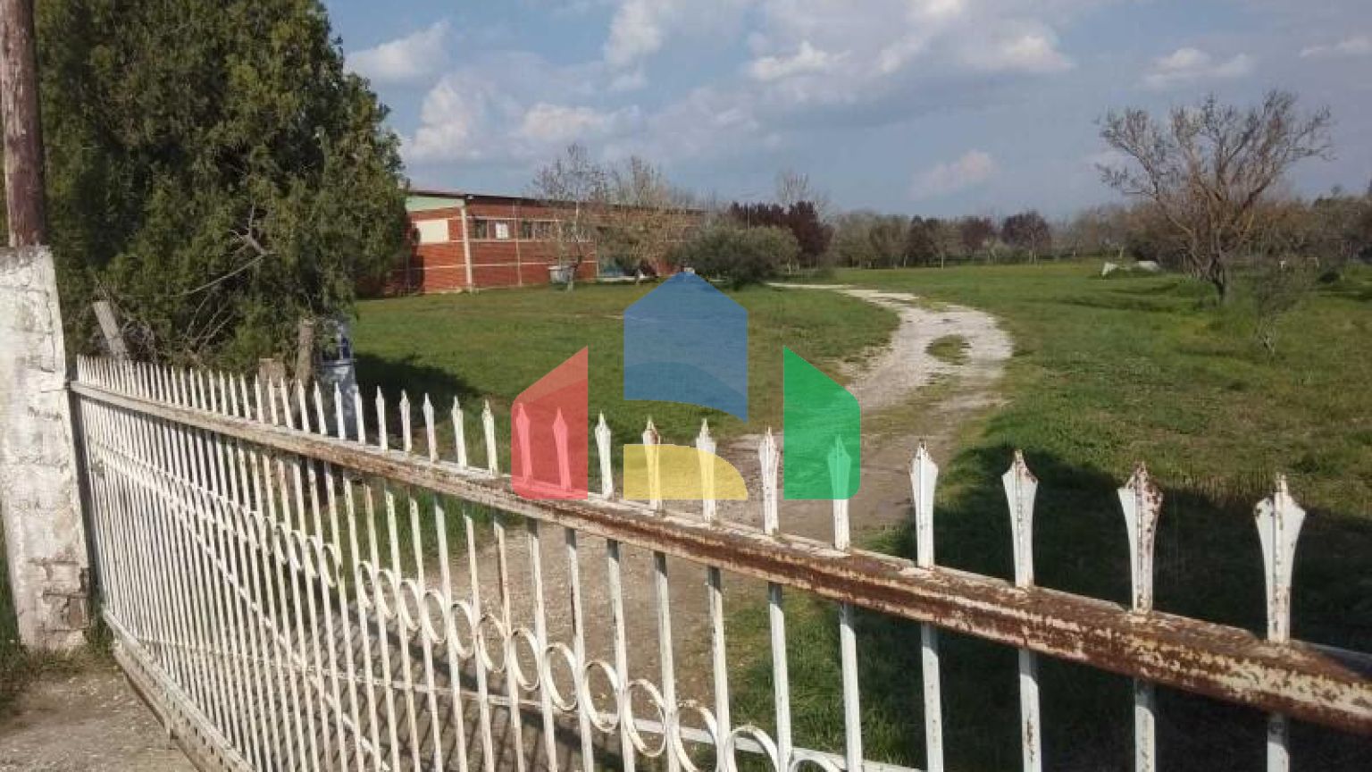 Продаж - Комерційна нерухомість 800 m² в передмісті Салонік