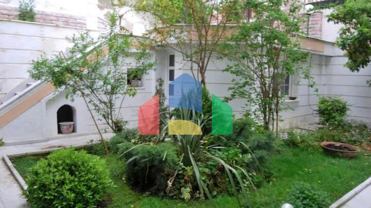 Продаж - Вілла 470 m² в передмісті Салонік