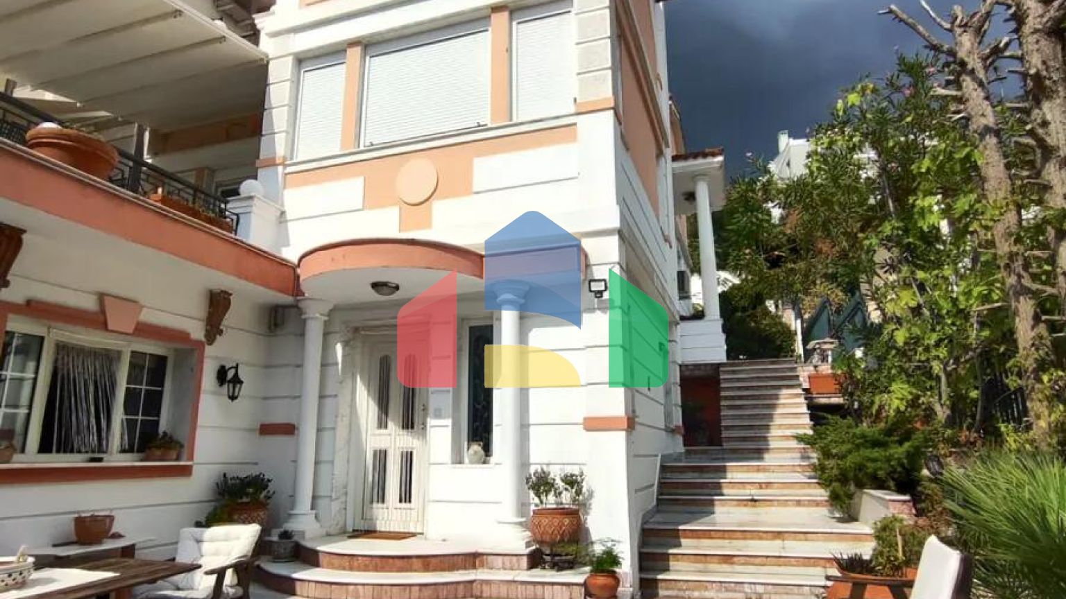 Продаж - Вілла 470 m² в передмісті Салонік