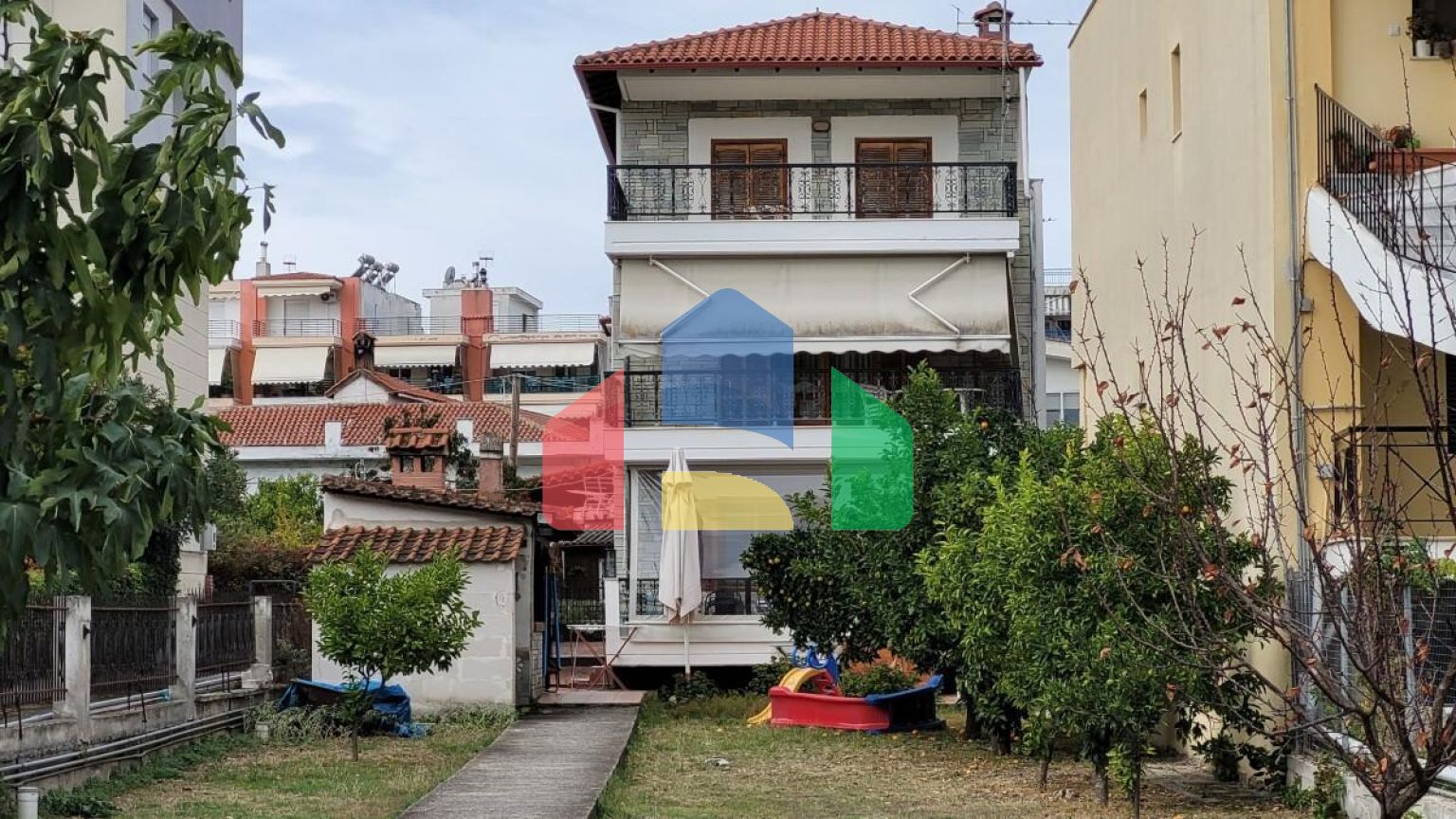 Продаж - Таунхаус 235 m² в передмісті Салонік