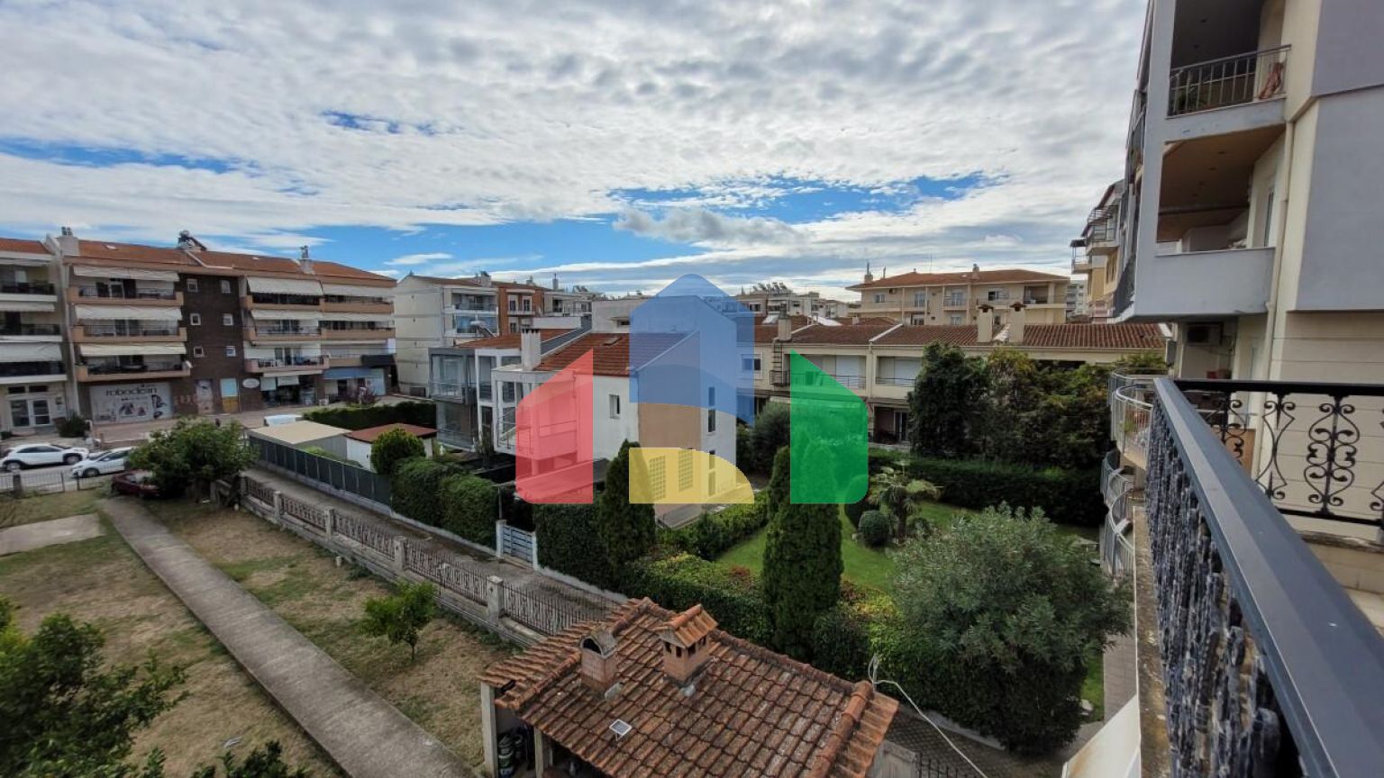 Продаж - Таунхаус 235 m² в передмісті Салонік