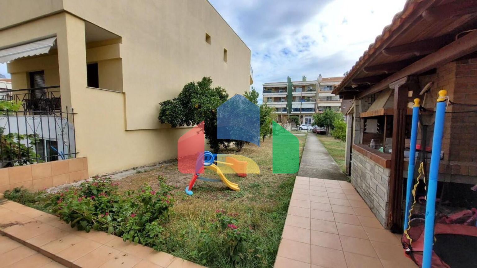 Продаж - Таунхаус 235 m² в передмісті Салонік