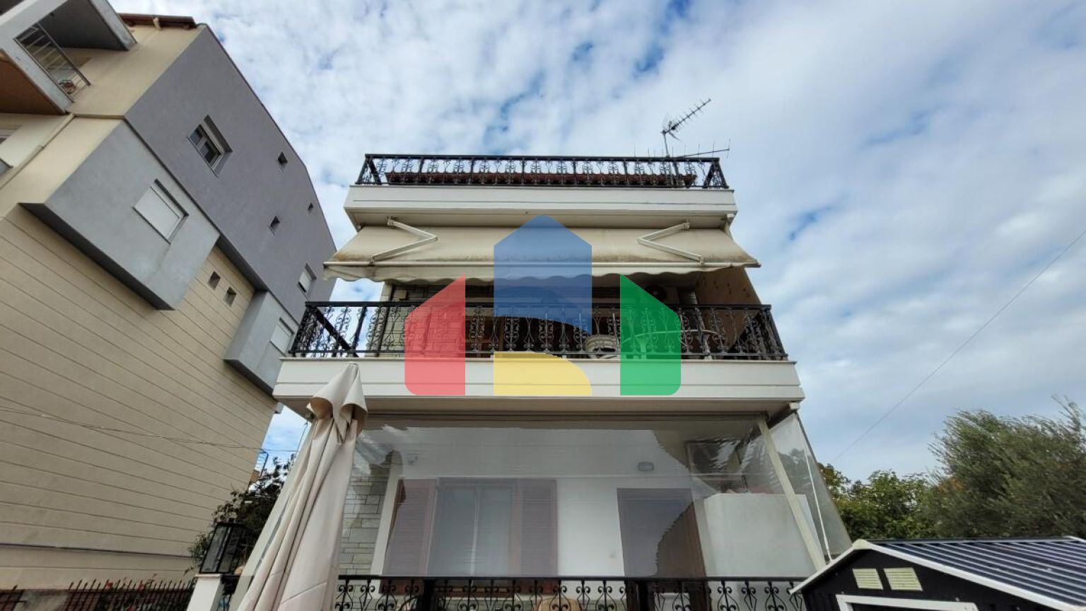 Продаж - Таунхаус 235 m² в передмісті Салонік