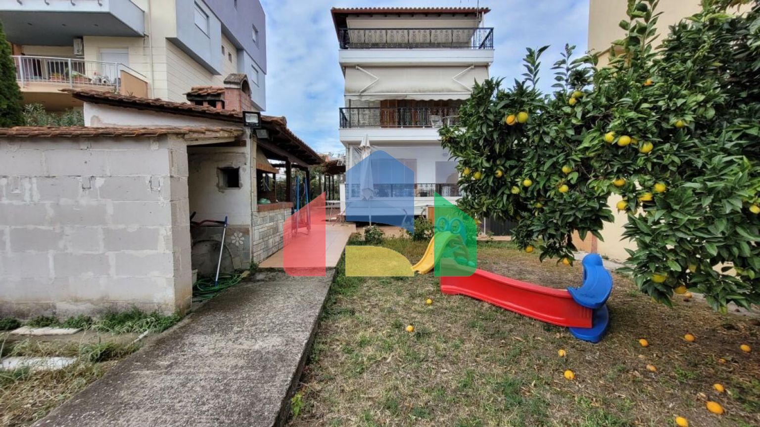 Продаж - Таунхаус 235 m² в передмісті Салонік