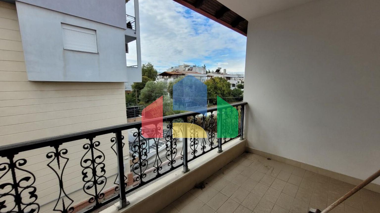 Продаж - Таунхаус 235 m² в передмісті Салонік