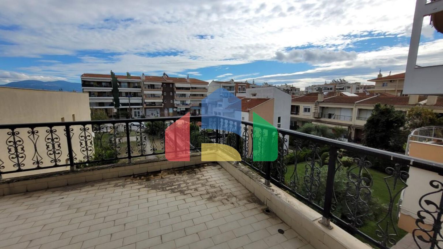 Продаж - Таунхаус 235 m² в передмісті Салонік