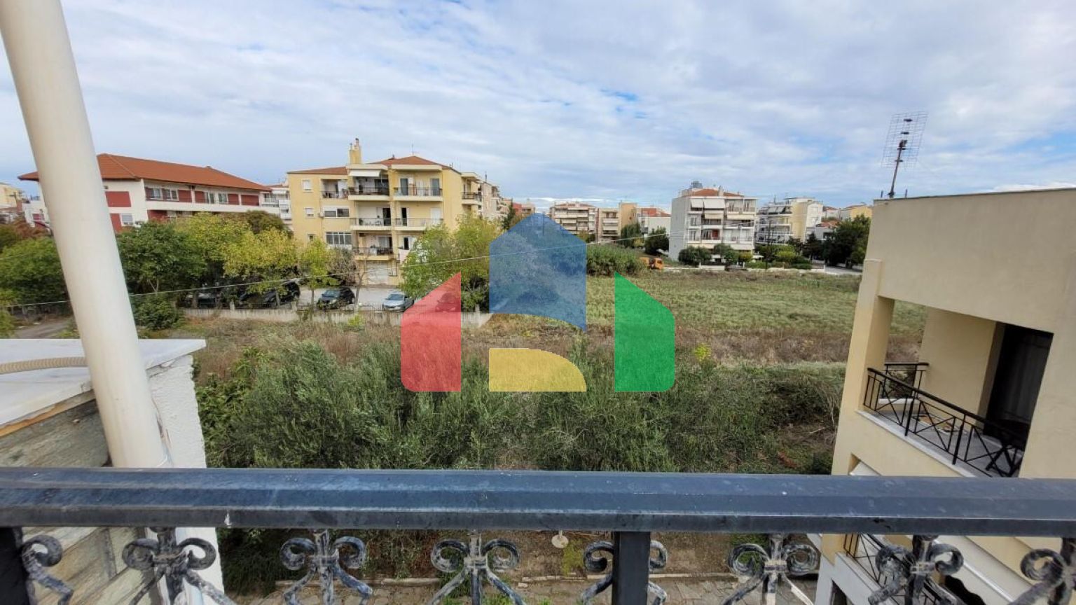 Продаж - Таунхаус 235 m² в передмісті Салонік