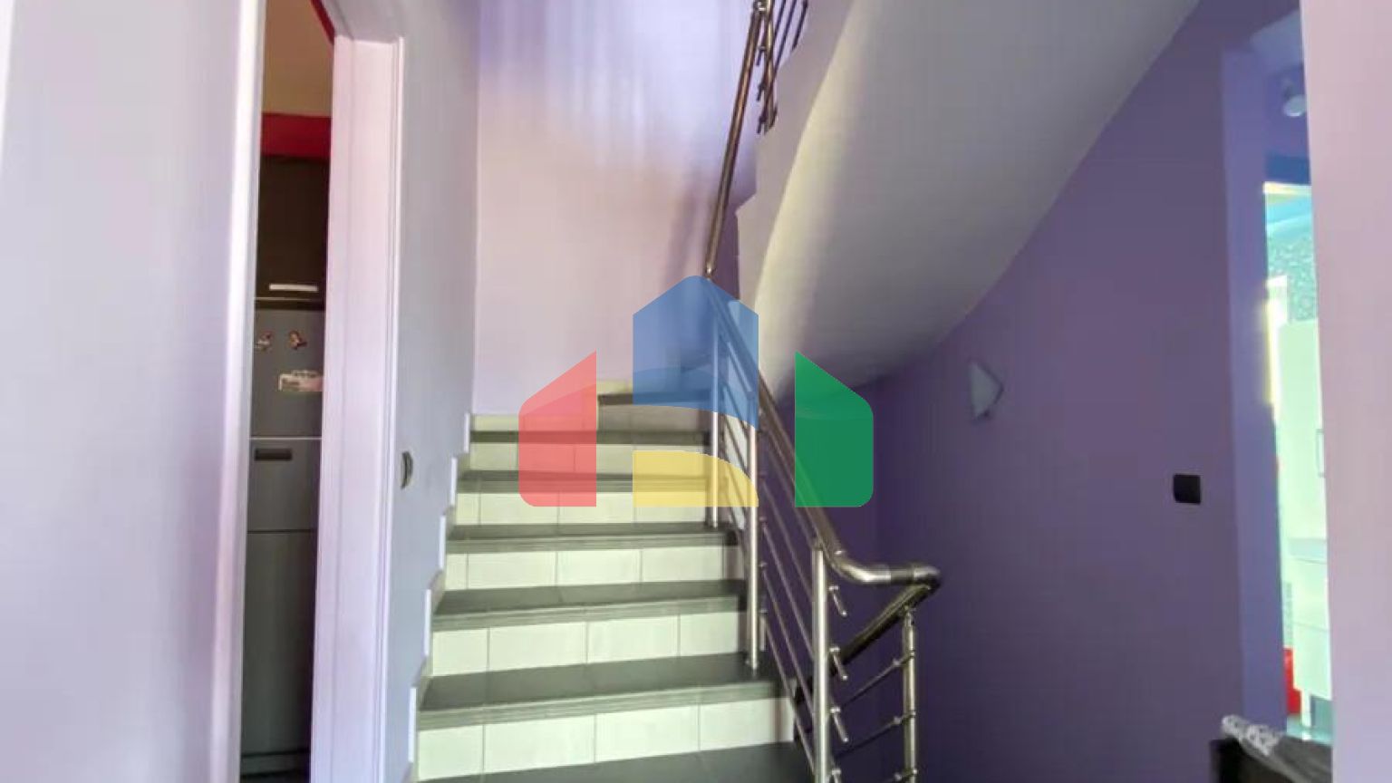 Продаж - Квартира 190 m² Евія