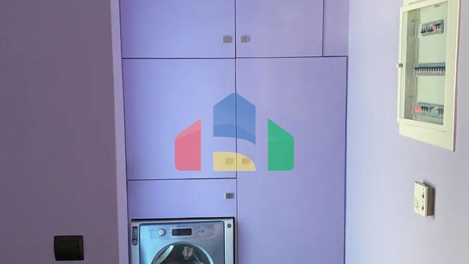 Продаж - Квартира 190 m² Евія