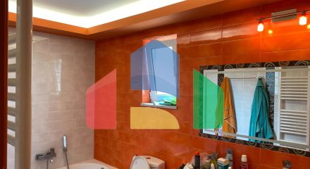 Продаж - Квартира 190 m² Евія