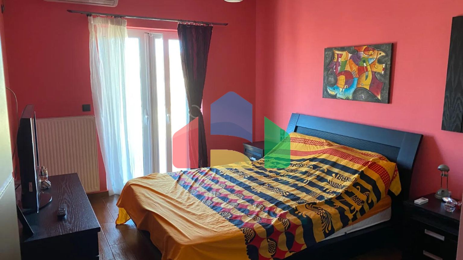 Продаж - Квартира 190 m² Евія