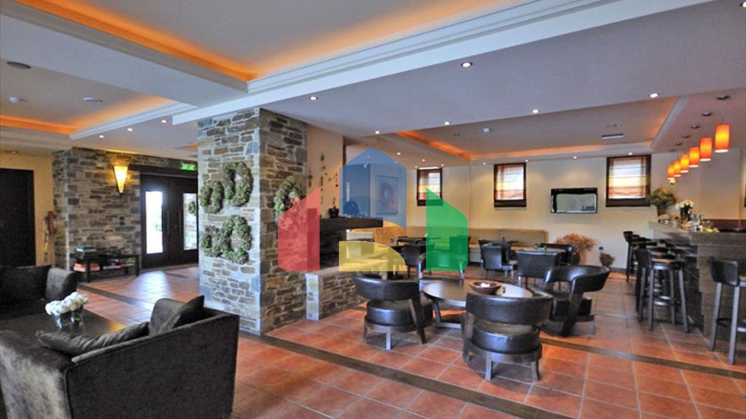 Продаж - Готель 900 m² Евія