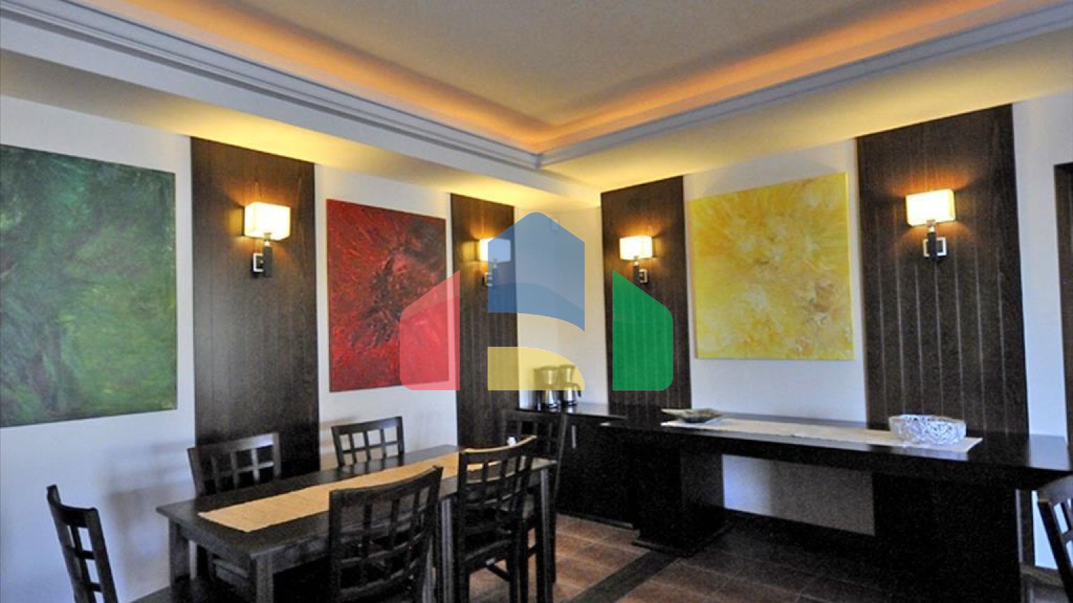 Продаж - Готель 900 m² Евія