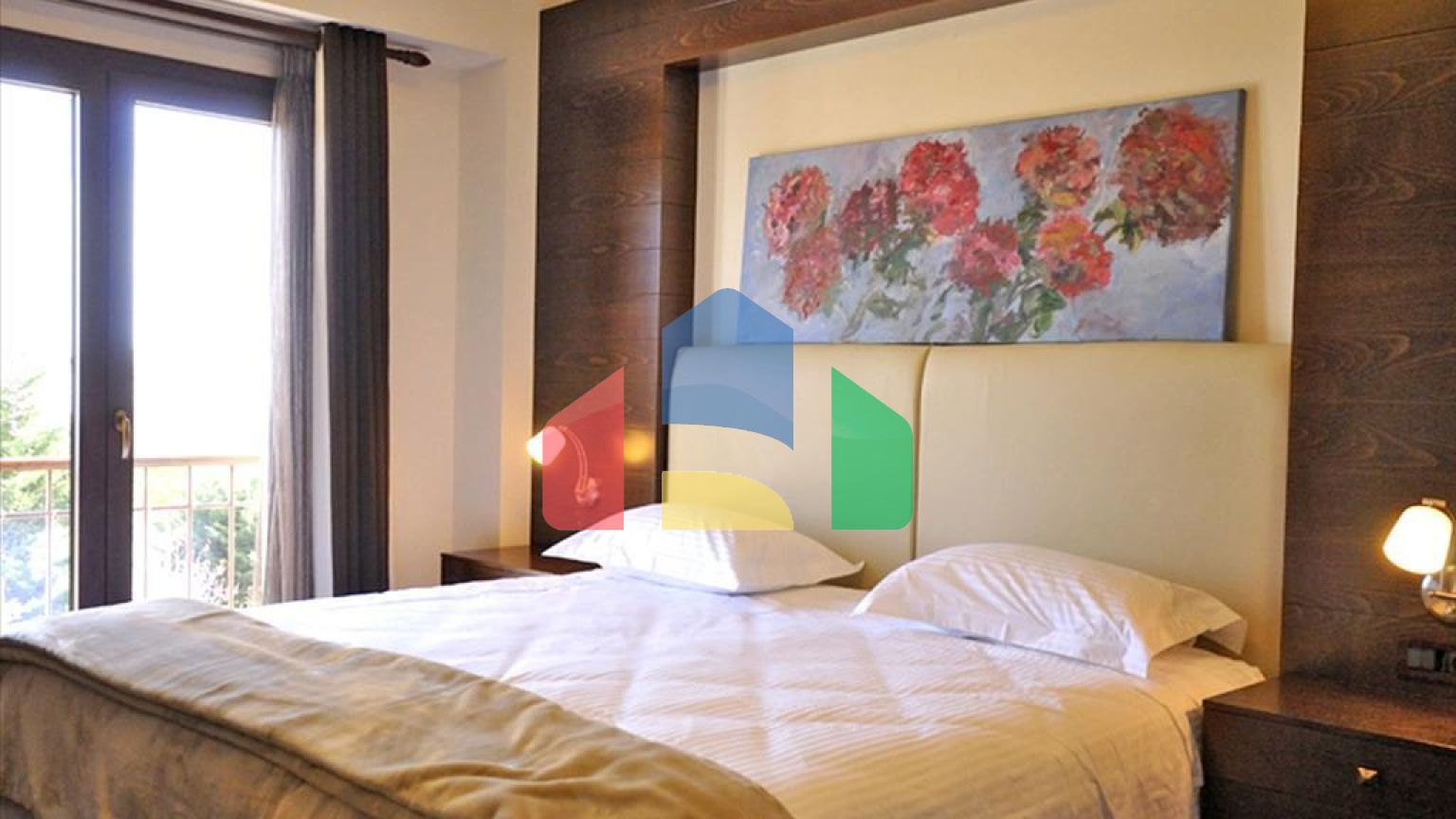 Продаж - Готель 900 m² Евія