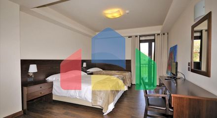 Продаж - Готель 900 m² Евія