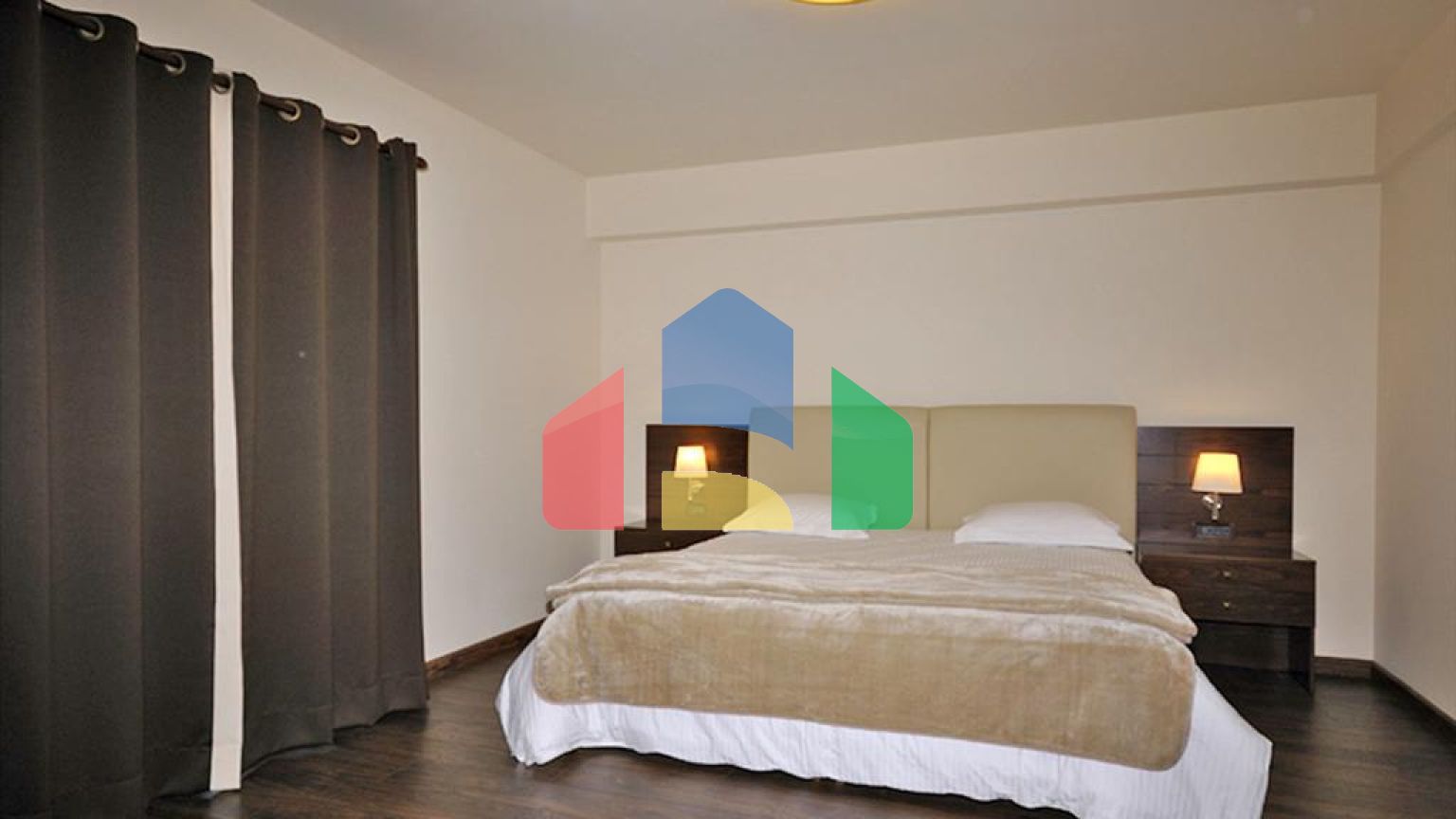 Продаж - Готель 900 m² Евія