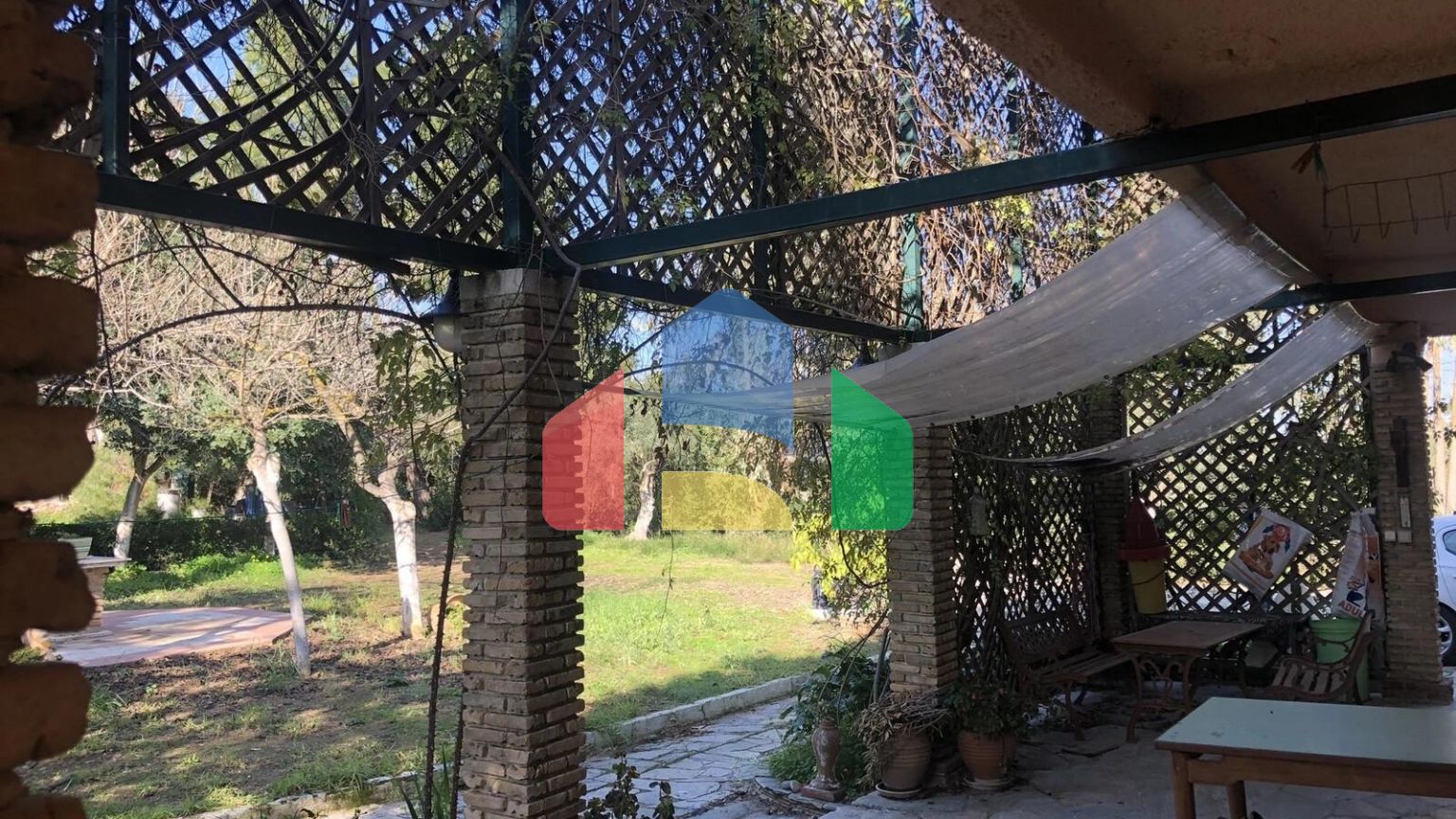 Продаж - Котедж 411 m² Евія