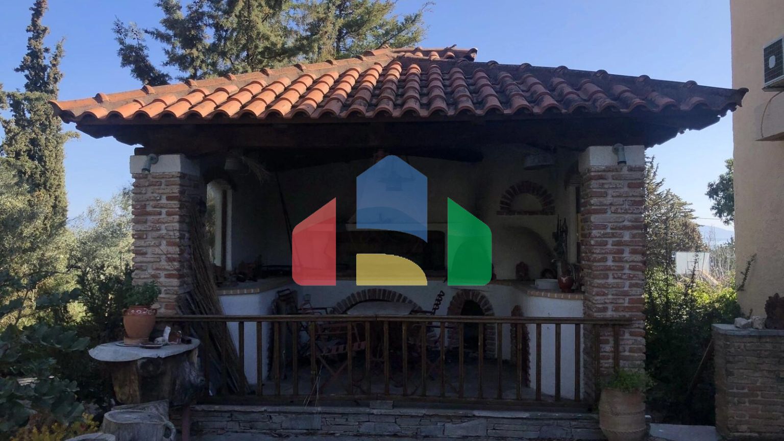 Продаж - Котедж 411 m² Евія