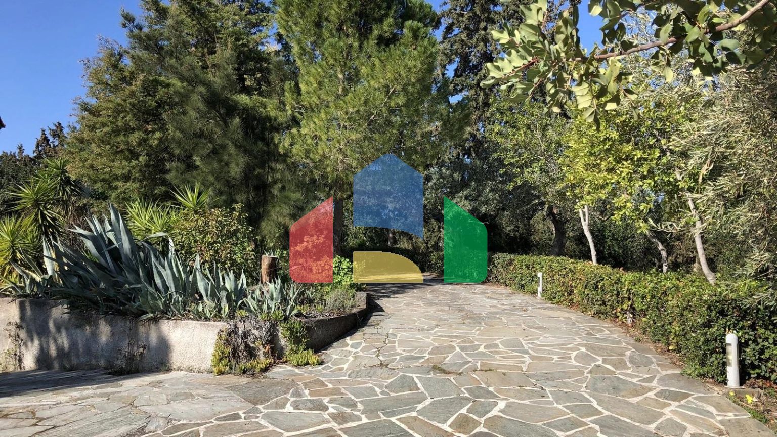 Продаж - Котедж 411 m² Евія