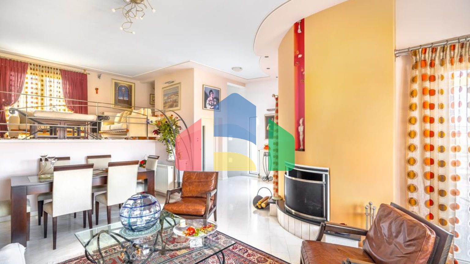 Продаж - Котедж 312 m² Евія