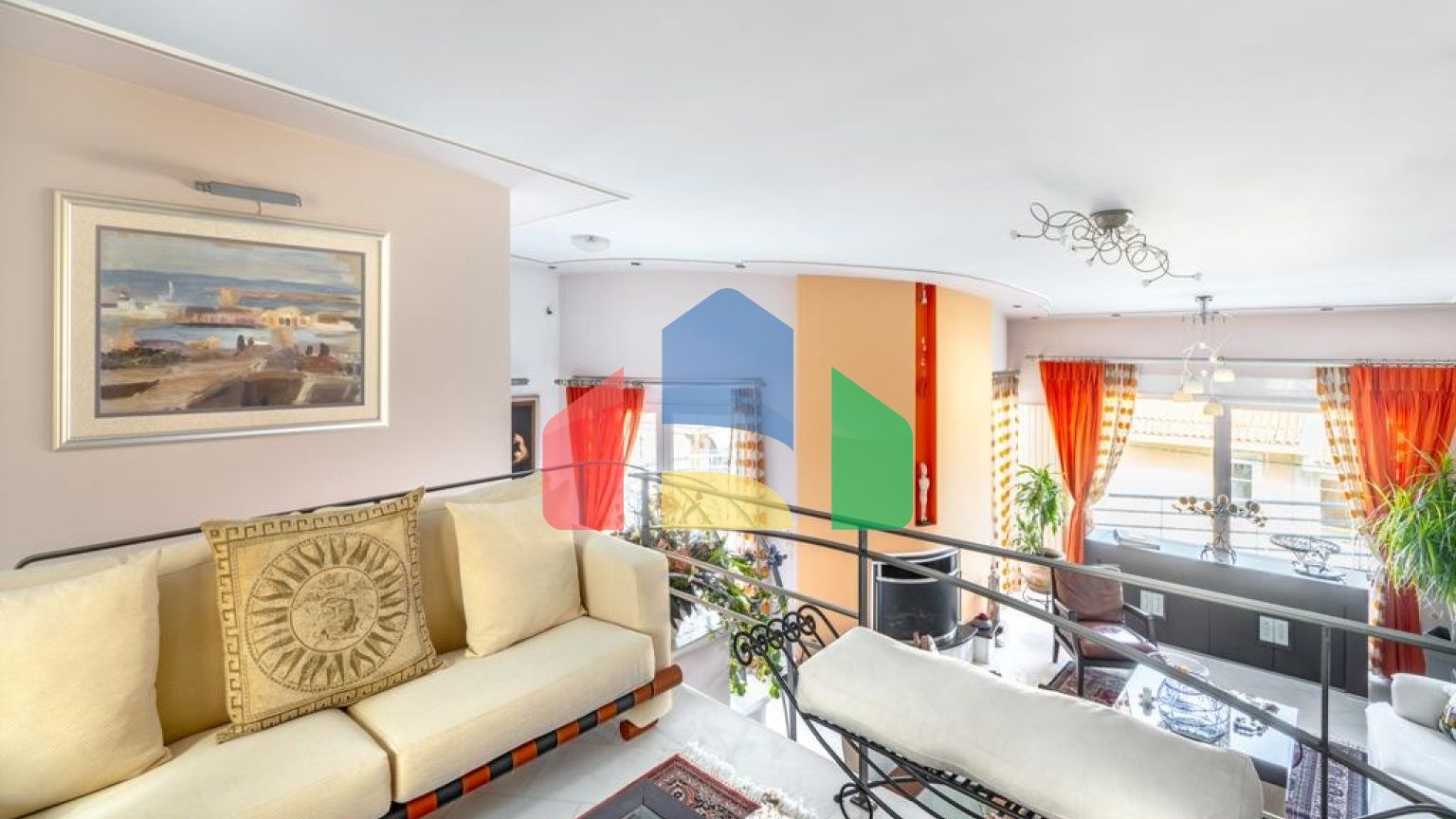 Продаж - Котедж 312 m² Евія