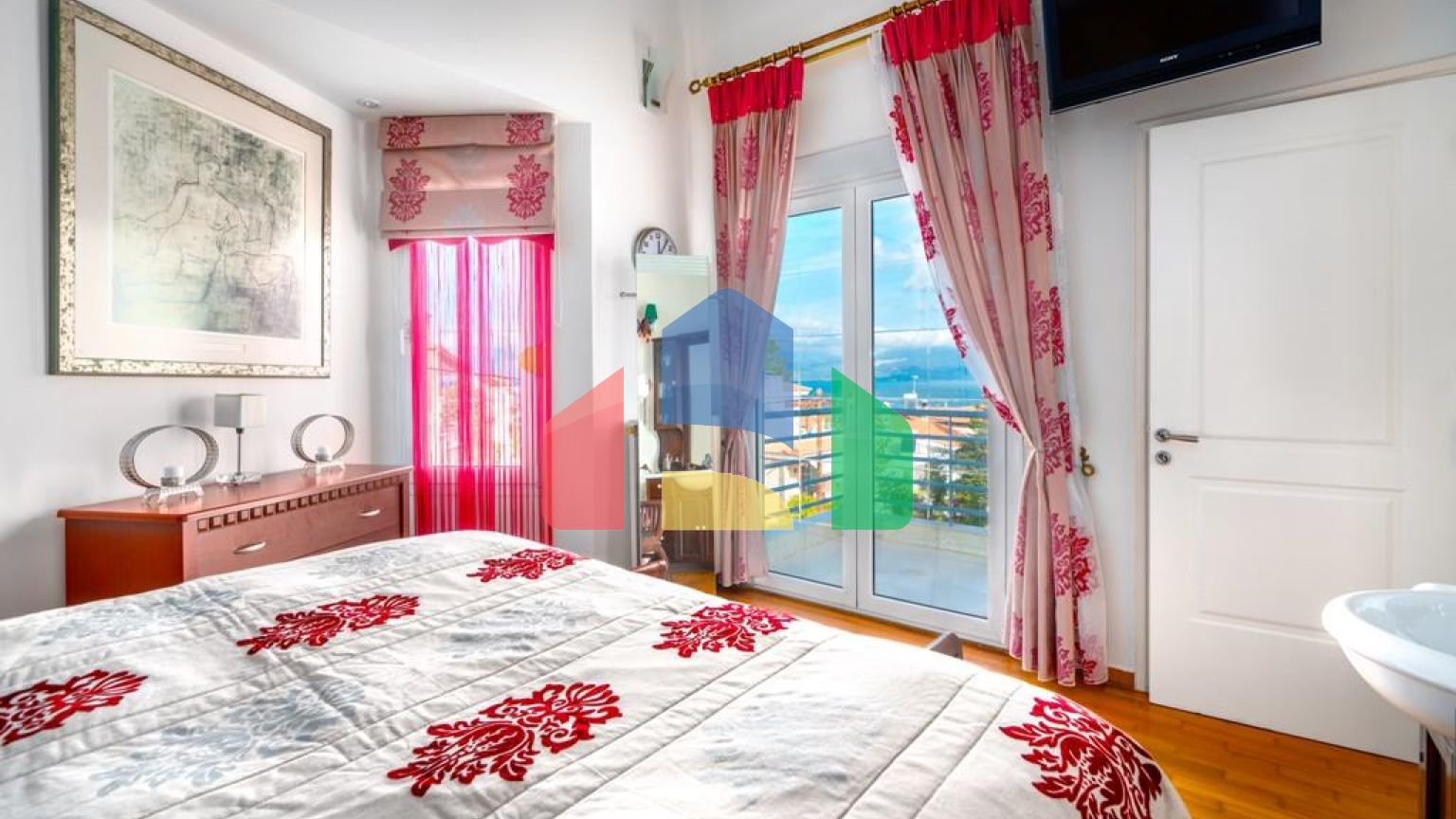 Продаж - Котедж 312 m² Евія