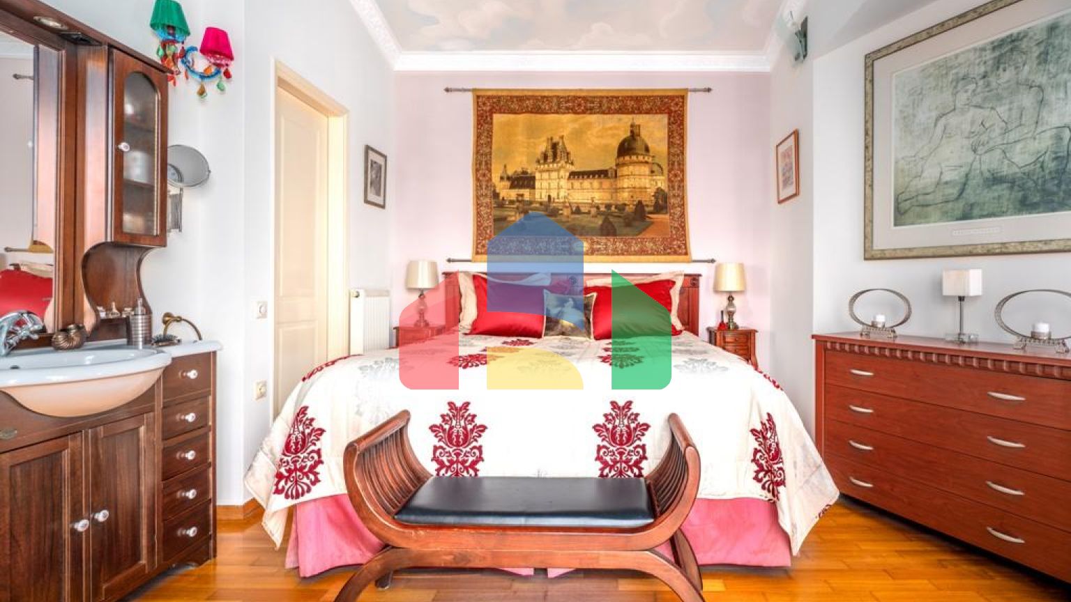 Продаж - Котедж 312 m² Евія