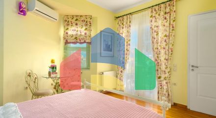 Продаж - Котедж 312 m² Евія