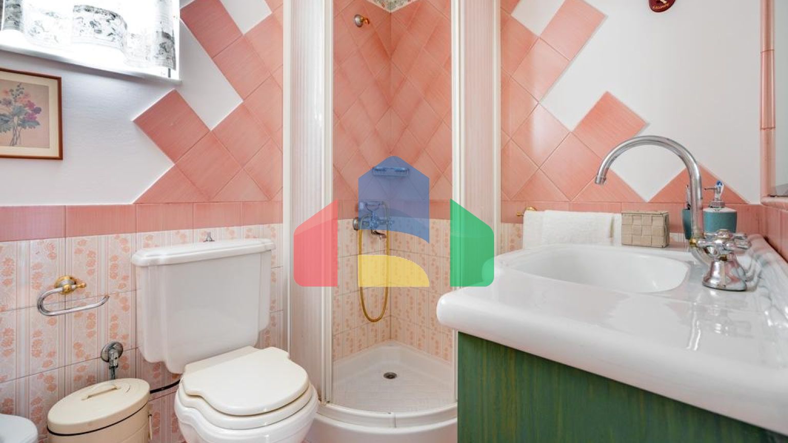 Продаж - Котедж 312 m² Евія