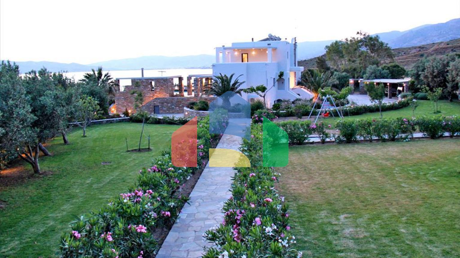 Продажа - Вилла 475 m² Эвия