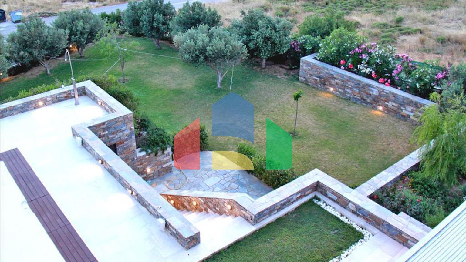 Продажа - Вилла 475 m² Эвия