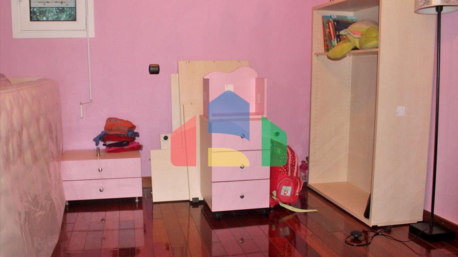 Продаж - Котедж 300 m² Евія