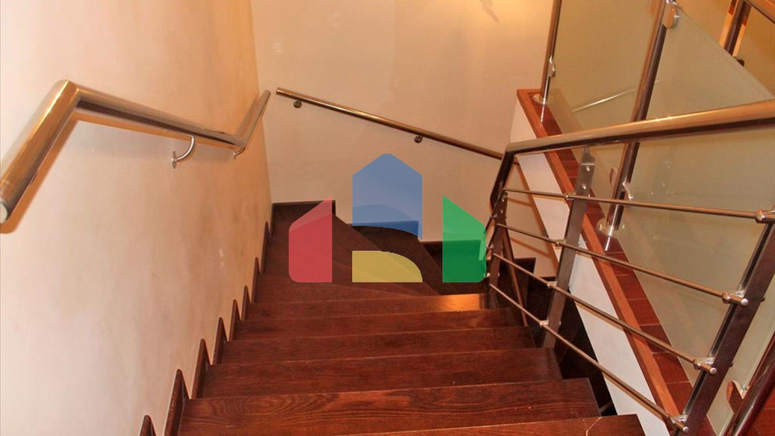 Продаж - Котедж 300 m² Евія