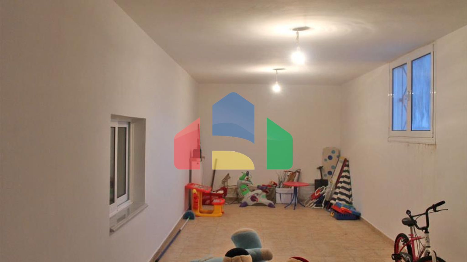 Продаж - Котедж 300 m² Евія