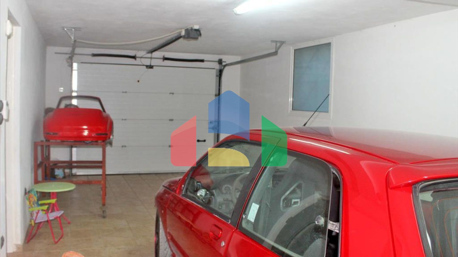 Продаж - Котедж 300 m² Евія