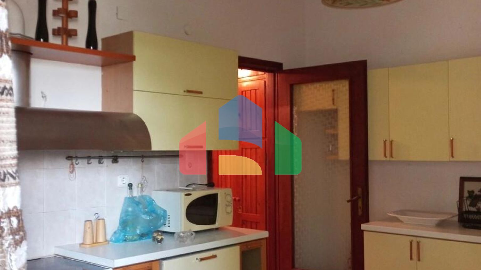 Продаж - Котедж 250 m² Евія