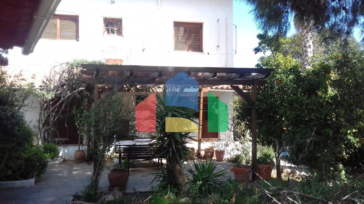 Продаж - Котедж 250 m² Евія