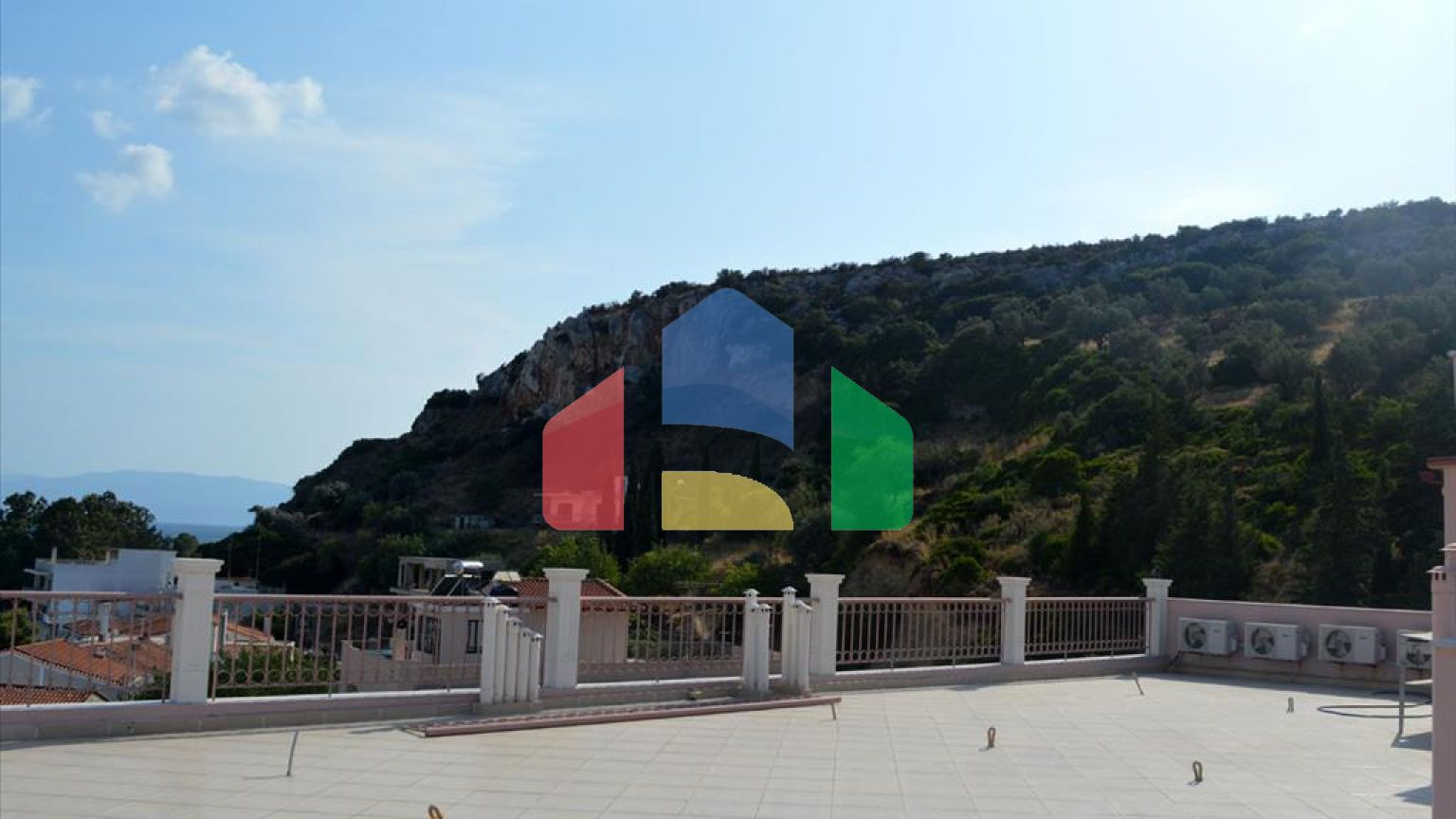 Продаж - Готель 720 m² Евія