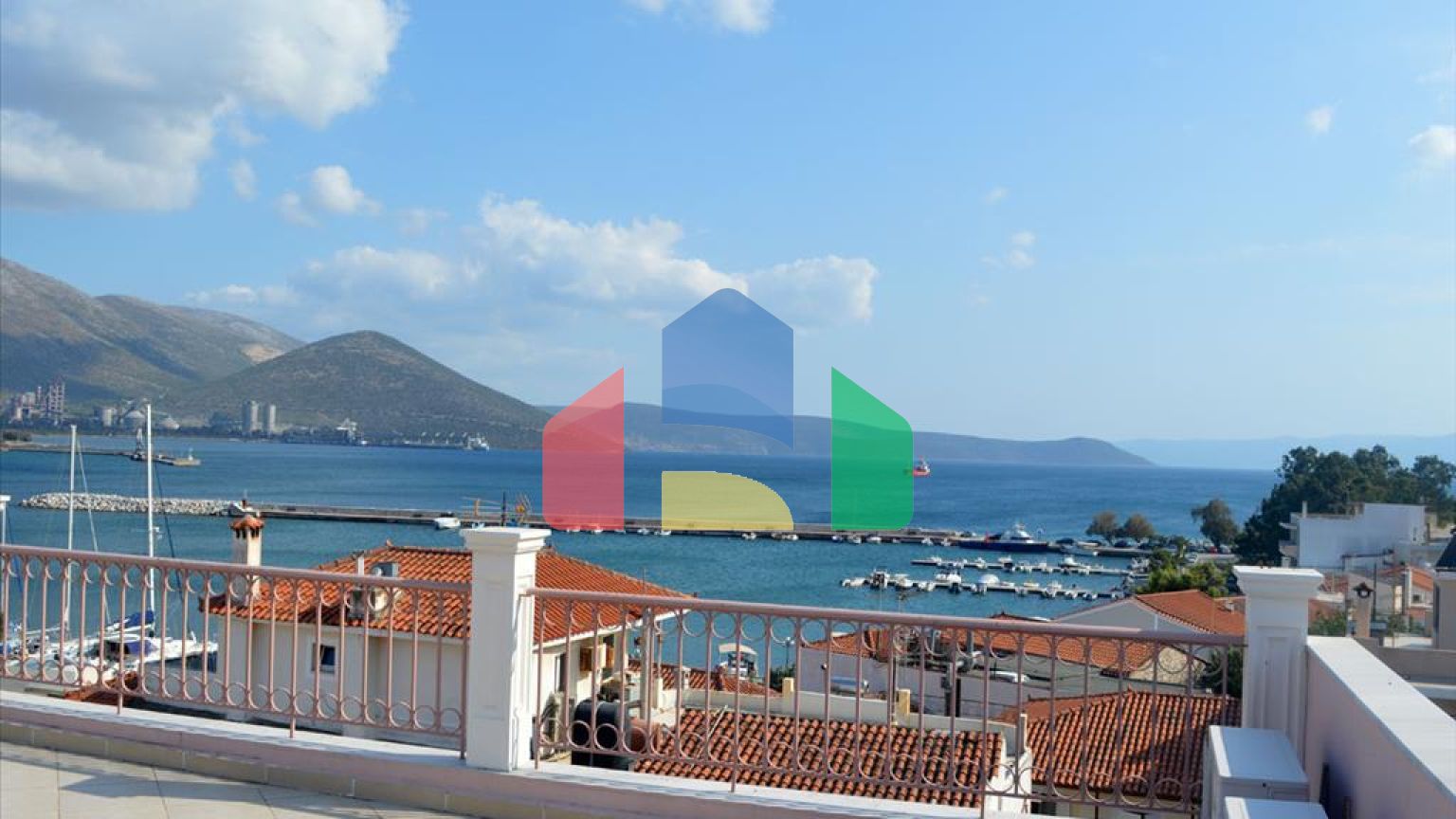 Продаж - Готель 720 m² Евія