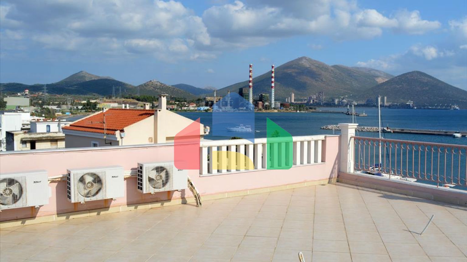 Продаж - Готель 720 m² Евія