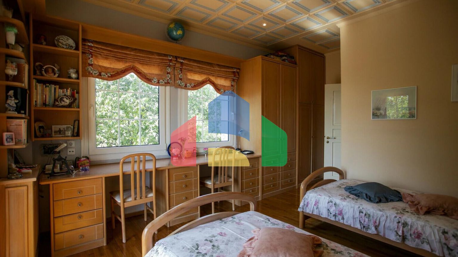 Продаж - Котедж 250 m² Евія