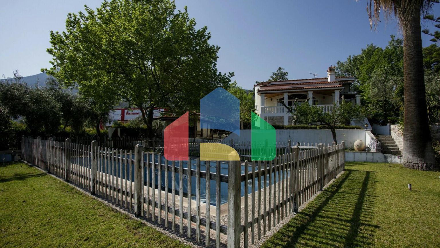 Продаж - Котедж 250 m² Евія