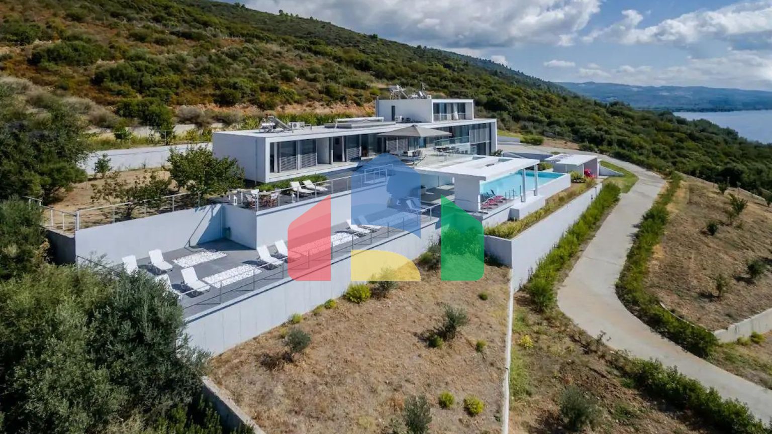 Продажа - Вилла 600 m² Эвия