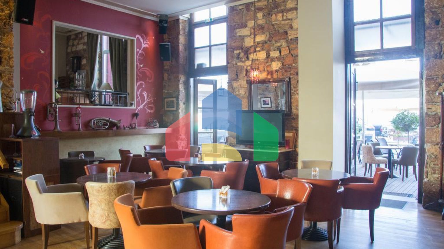 Продаж - Готель 1500 m² Евія